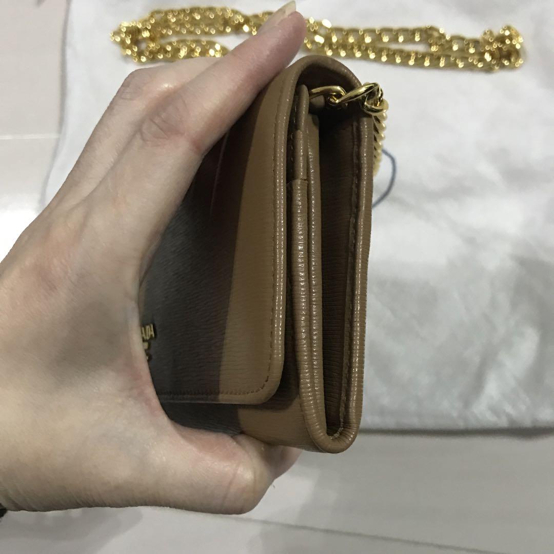 専用です！PRADA チェーンウォレット　VITELLO MOVE キャメル