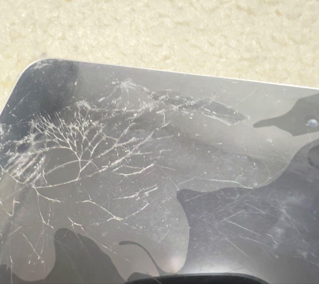 iPad第6世代（画面ひび割れ）32GB