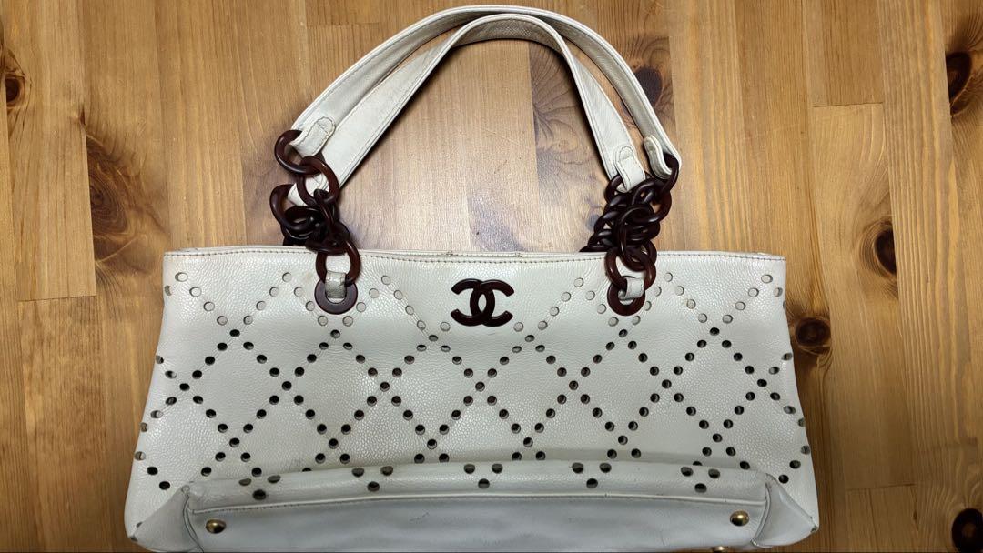 CHANEL パンチングハンドバッグ