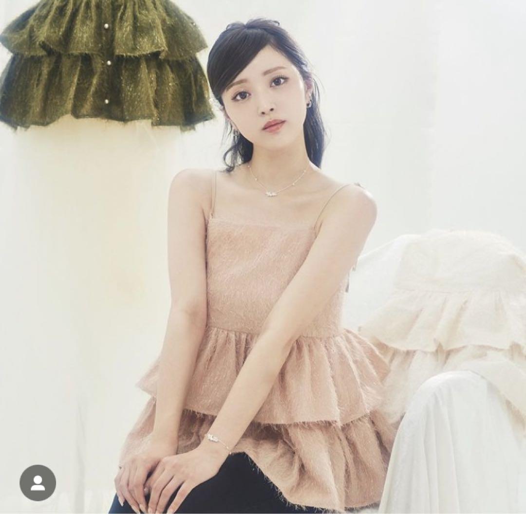 【匿名配送・美品/試着のみ】fiolily キラキラトップス