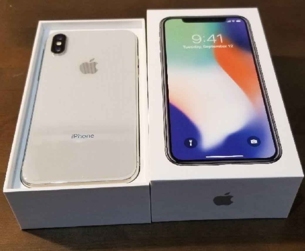 iPhone X Silver 256GB docomo SIMロック解除済