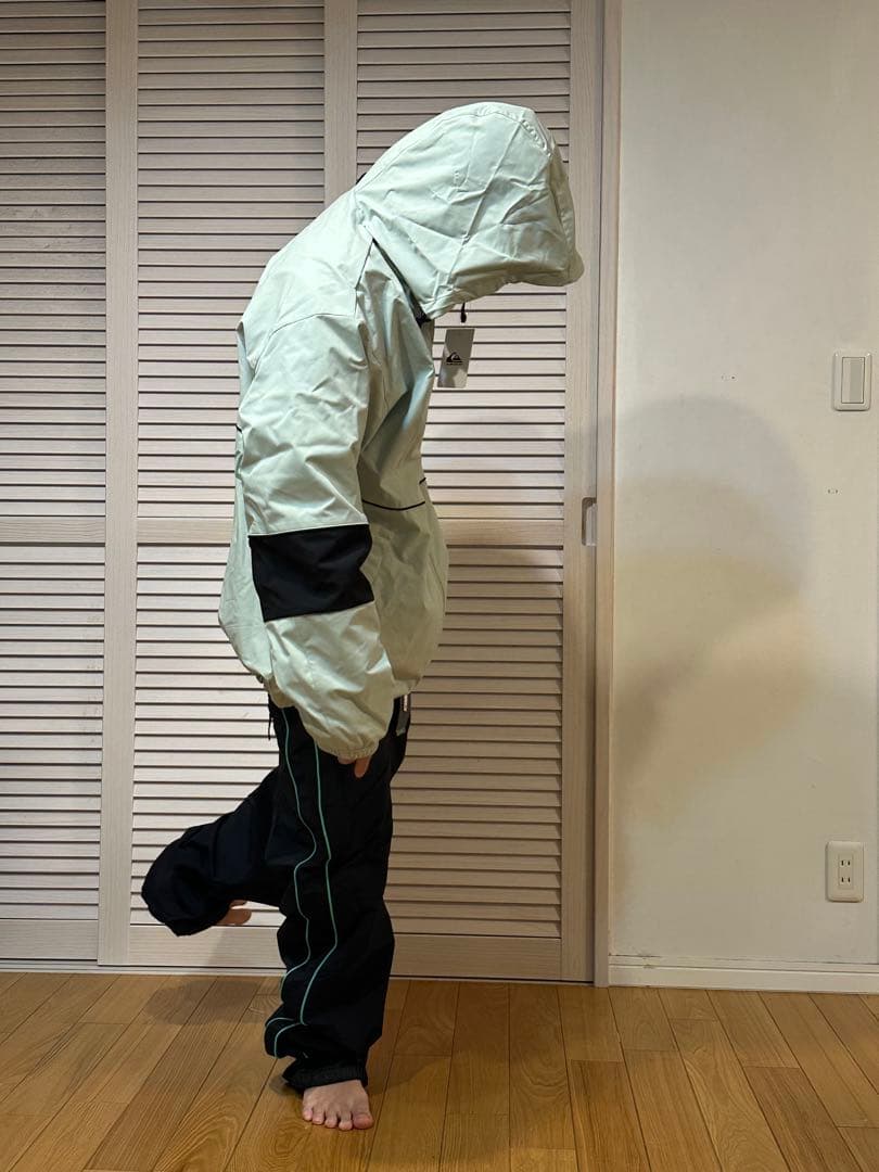 新品定価4万ぐらい クイックシルバー 上下Lサイズ スノーボードウェア 新品定価4万ぐらい クイックシルバー 上下Lサイズ スノーボードウェア