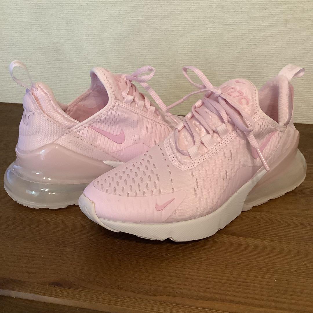 美中古　Nike Women's Air Max 270