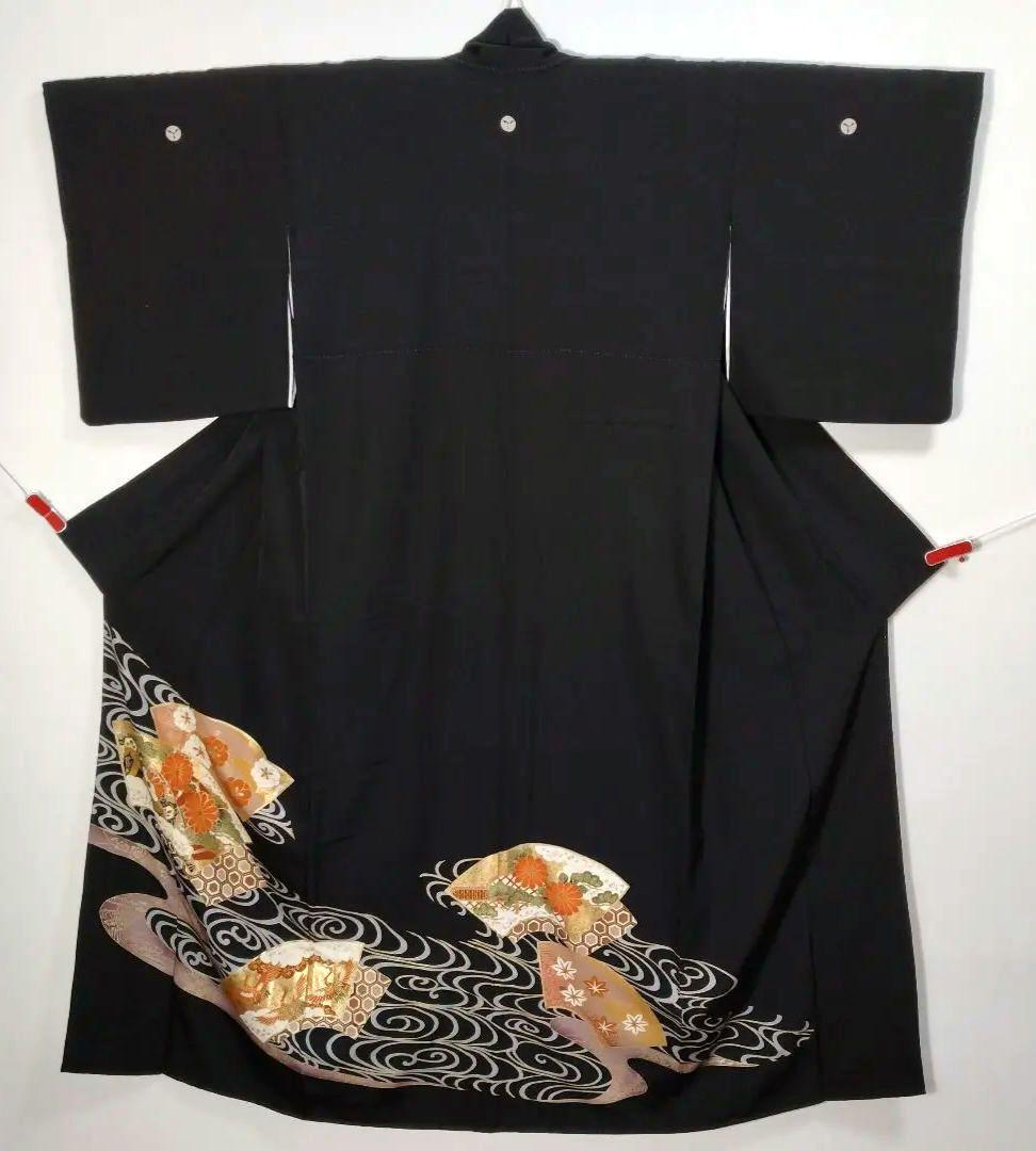 黒留袖 波模様 金箔の鶴