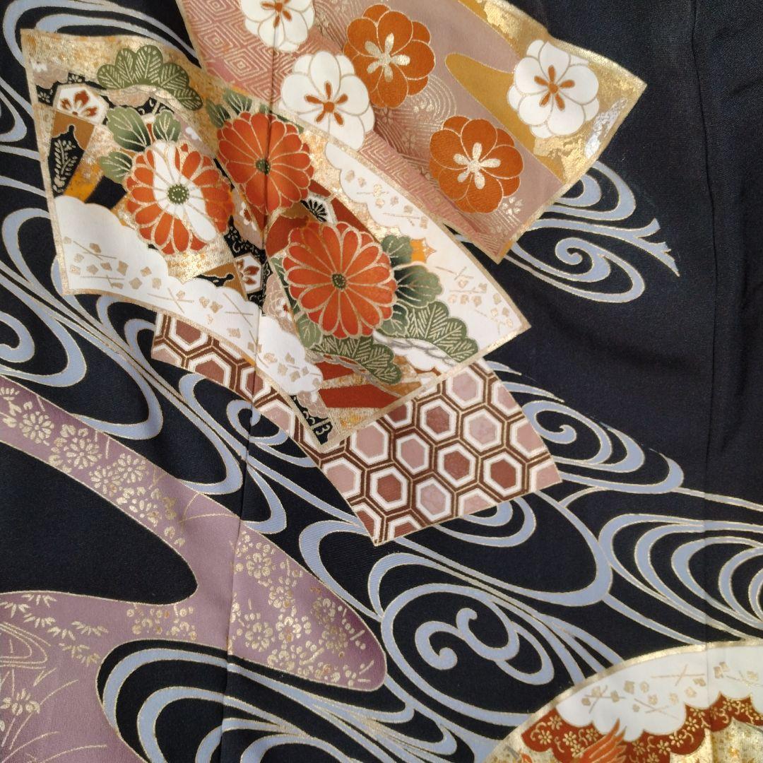 黒留袖 波模様 金箔の鶴