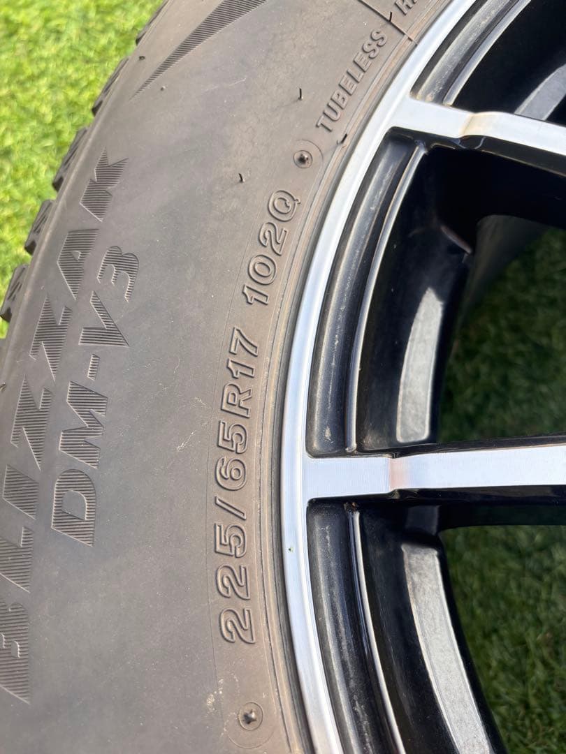 ブリジストンスタッドレス21年製 BLIZZAK DM-V3 225/65R17