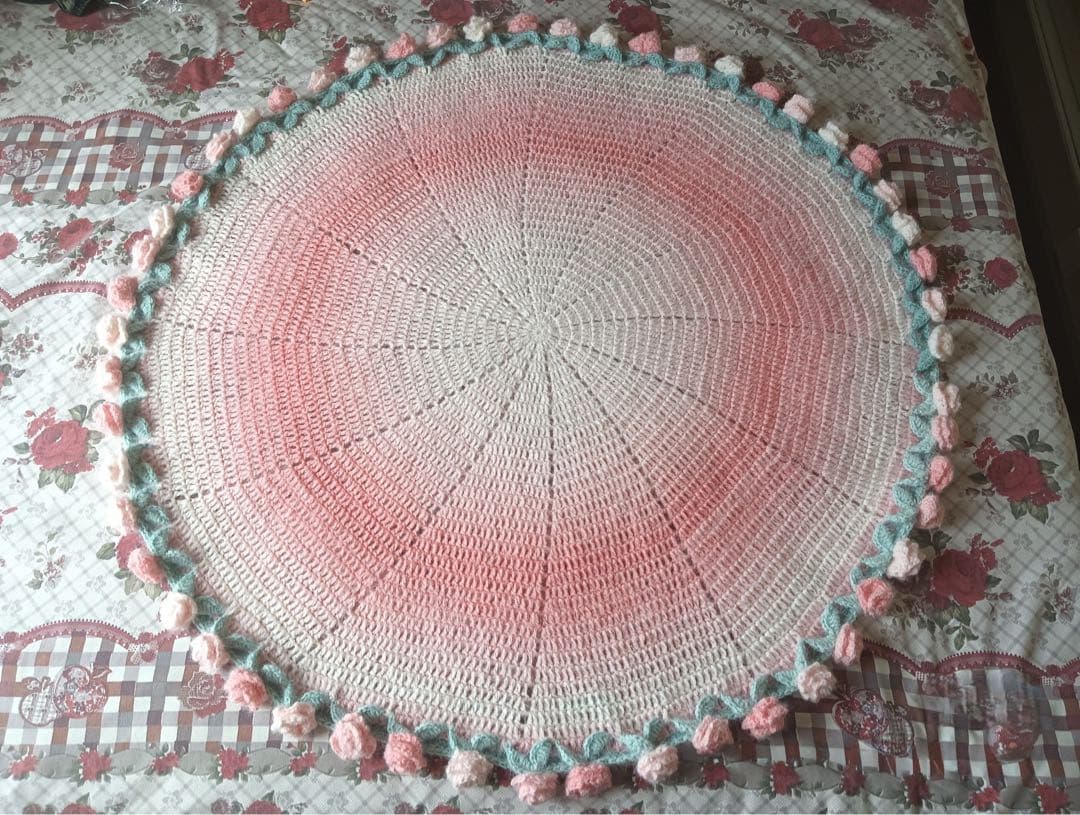 花モチーフの円形マット目立った傷や汚れなし NEXPOTALLINN_EU