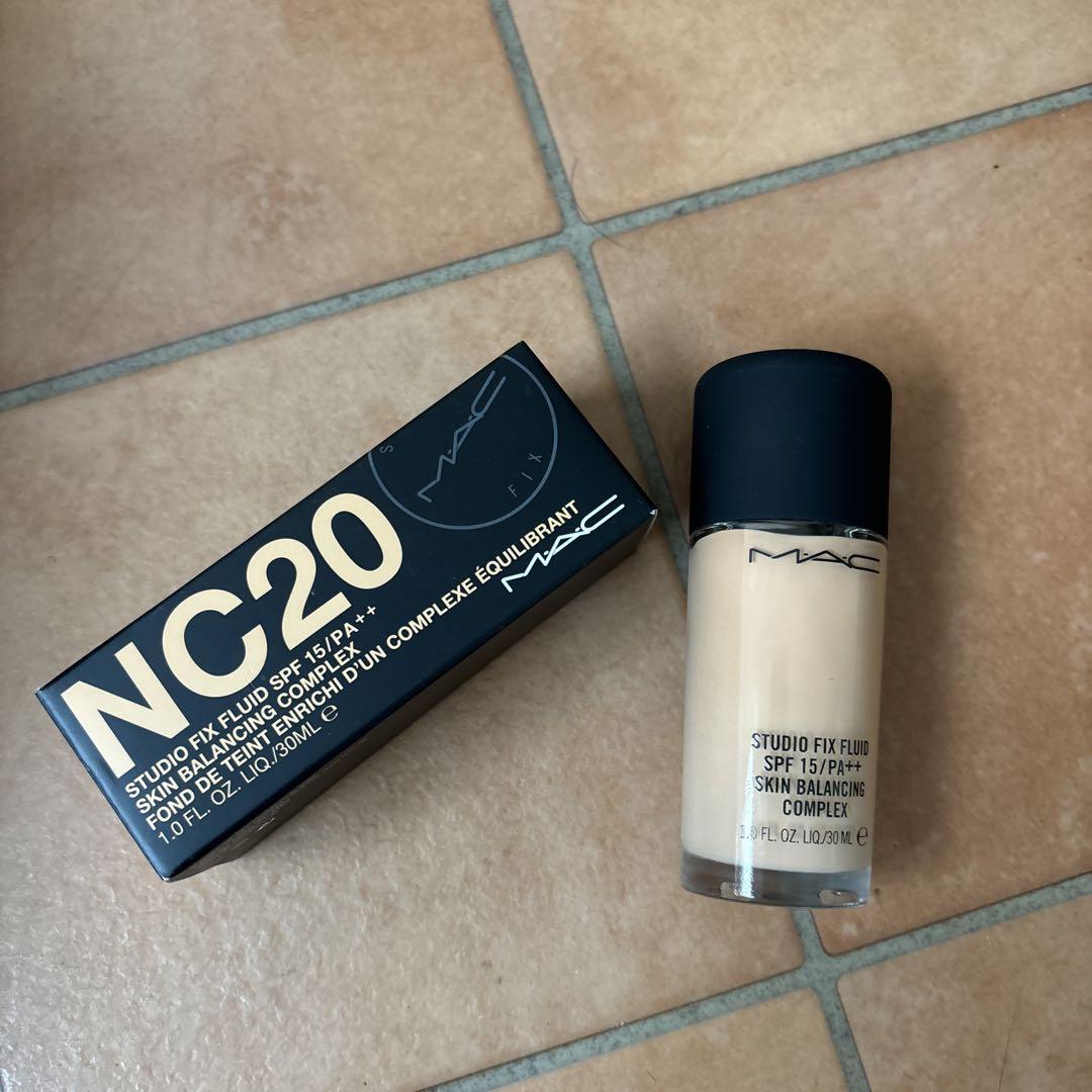 MAC スタジオフィックスリキッドファンデーション NC20 30ml