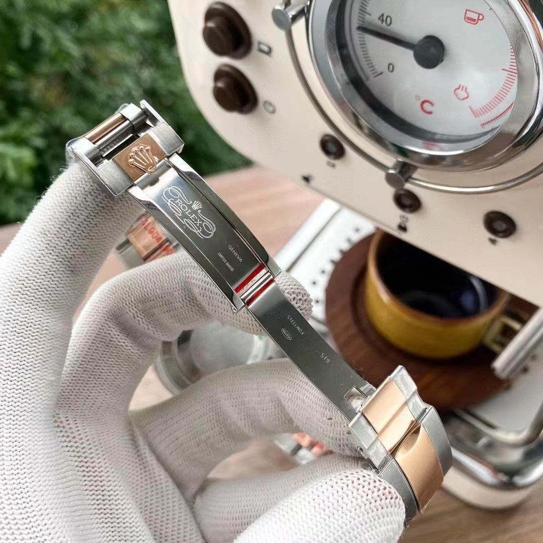ローレックスのヨットウオッチですロレックス ROLEXの40mm時計ですz