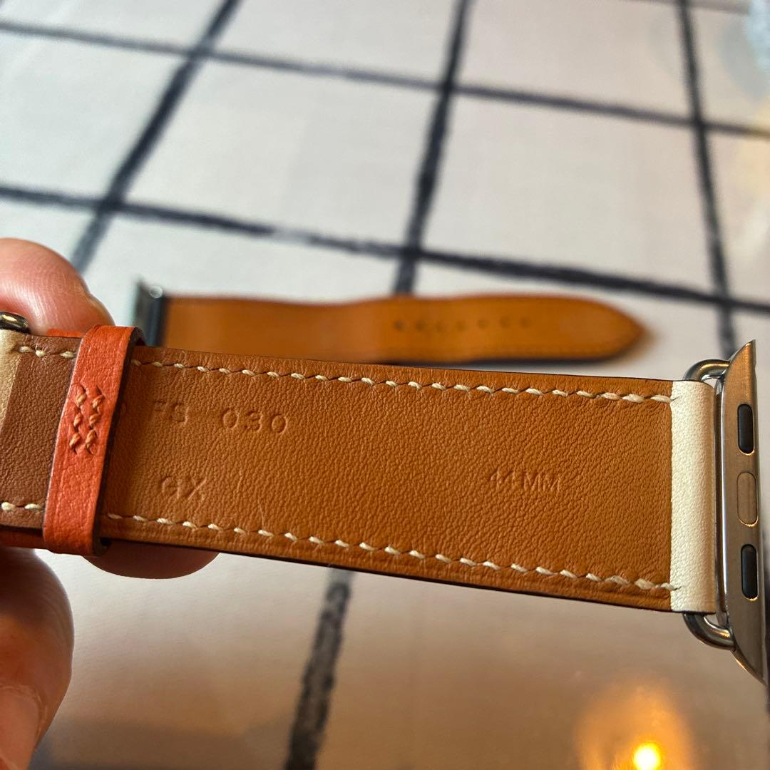 Apple Watch用レザーバンドホワイト＆ブラック44ミリ