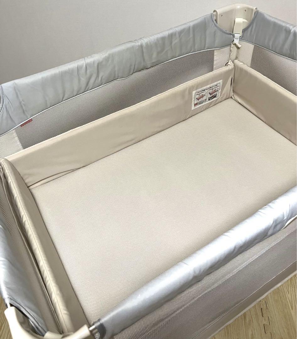 美品 送料無料 Aprica ベビーベッド  ココネルエアー ホワイトグレー