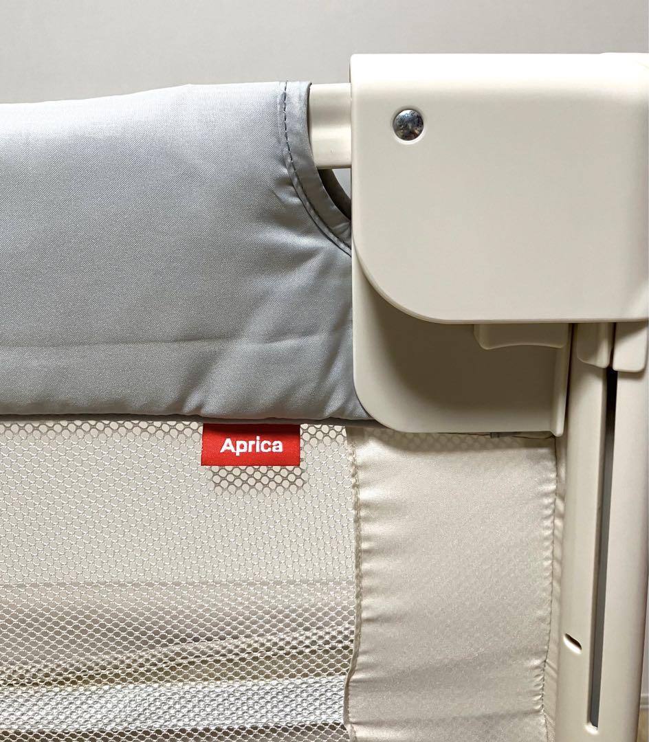 美品 送料無料 Aprica ベビーベッド  ココネルエアー ホワイトグレー