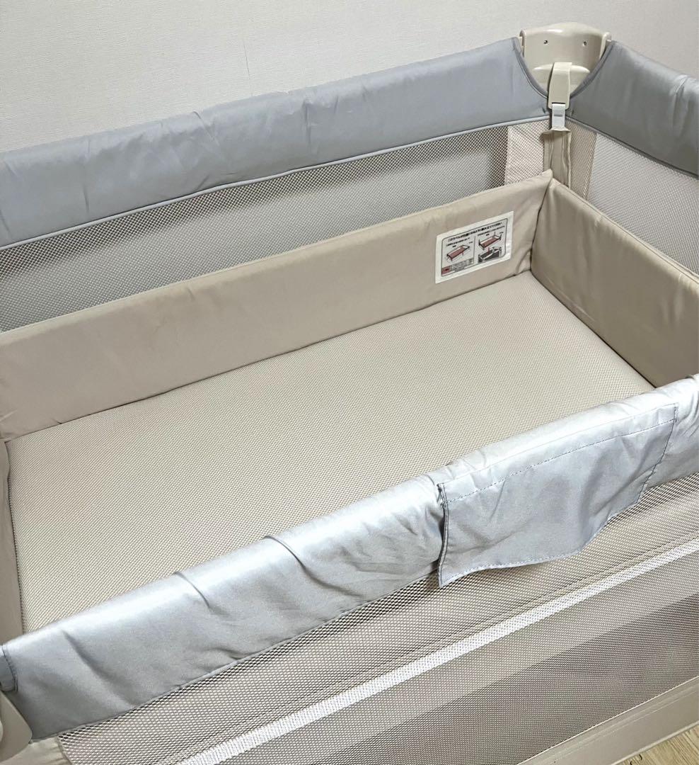 美品 送料無料 Aprica ベビーベッド  ココネルエアー ホワイトグレー