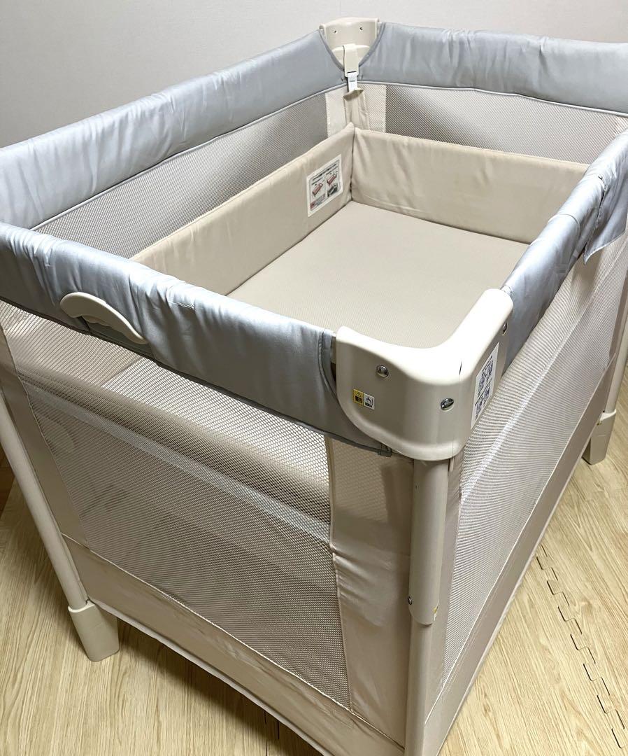 美品 送料無料 Aprica ベビーベッド  ココネルエアー ホワイトグレー