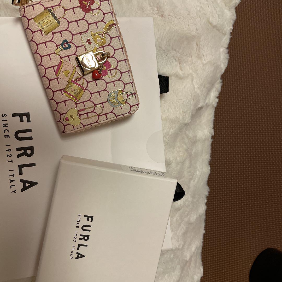 FURLA フルラ ジップアラウンド カードケース 折り財布 数々の賞を受賞 FURLA フルラ ジップアラウンド カードケース 折り財布 数々の賞を受賞