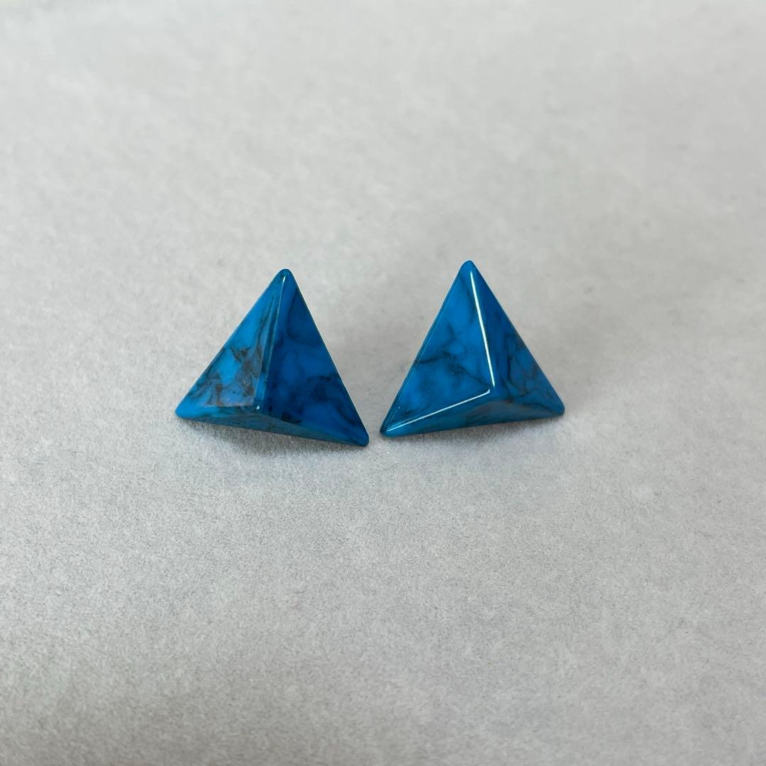 ターコイズピアス K18 両耳用 トライアングル 三角形 スタッドピアス目立った傷や汚れなし