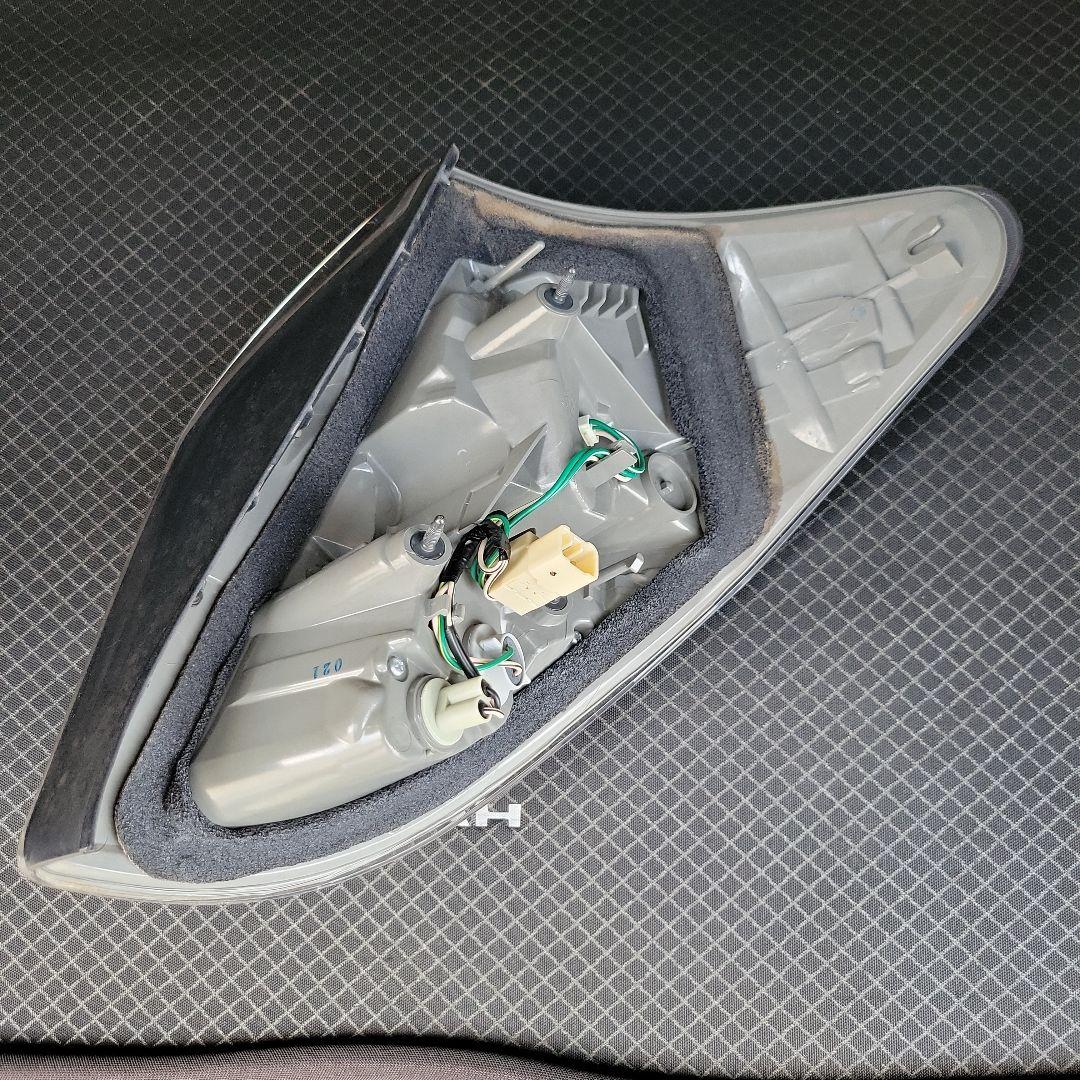 ＡＣＡ３３ 純正クリアテール