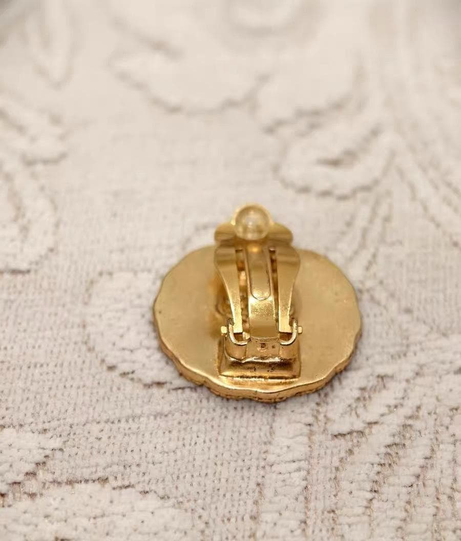 Chanel ゴールド ラウンド イヤリング Chanel ゴールド ラウンド イヤリング