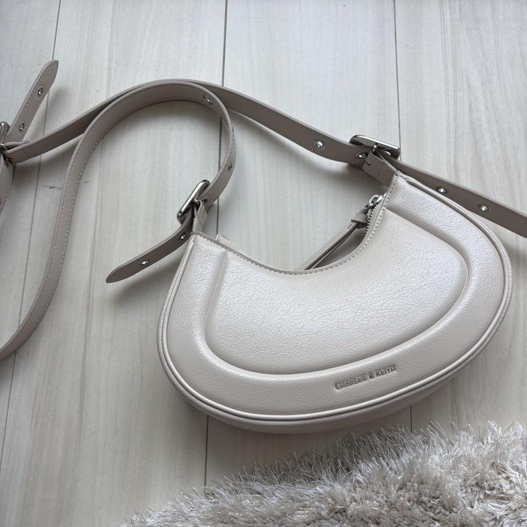 CHARLES & KEITH ベージュ ホワイト ショルダーバッグ