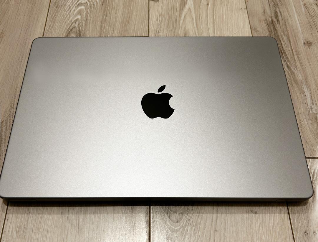 美品 2023 Apple MacBook Pro シルバー 本体