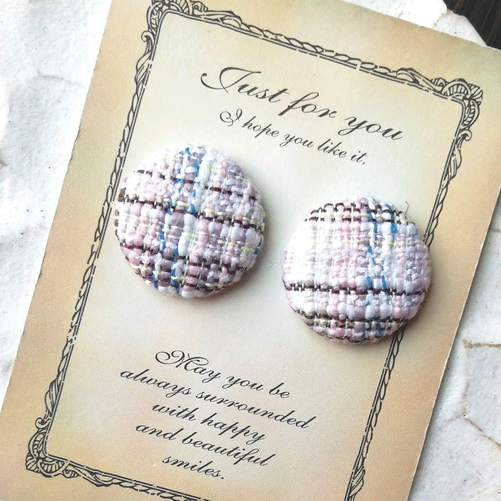 ツイード ボタン ピアス イヤリング 白 ピンク ハンドメイド アクセサリー