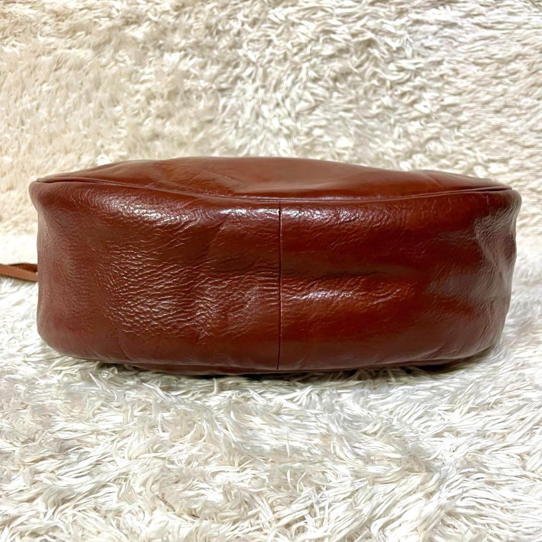 イルビゾンテ/美品】ショルダーバッグ【三日月/エンボスロゴ