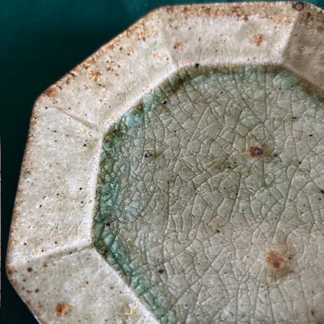 柔らかな質感の 沖縄 やちむん 八角リム皿 宮城陶器 - メルカリ 食器