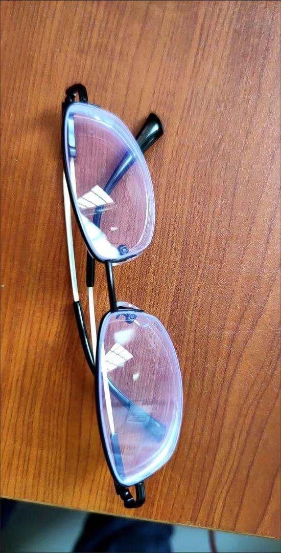ブラックフレーム アーモンド型老眼鏡