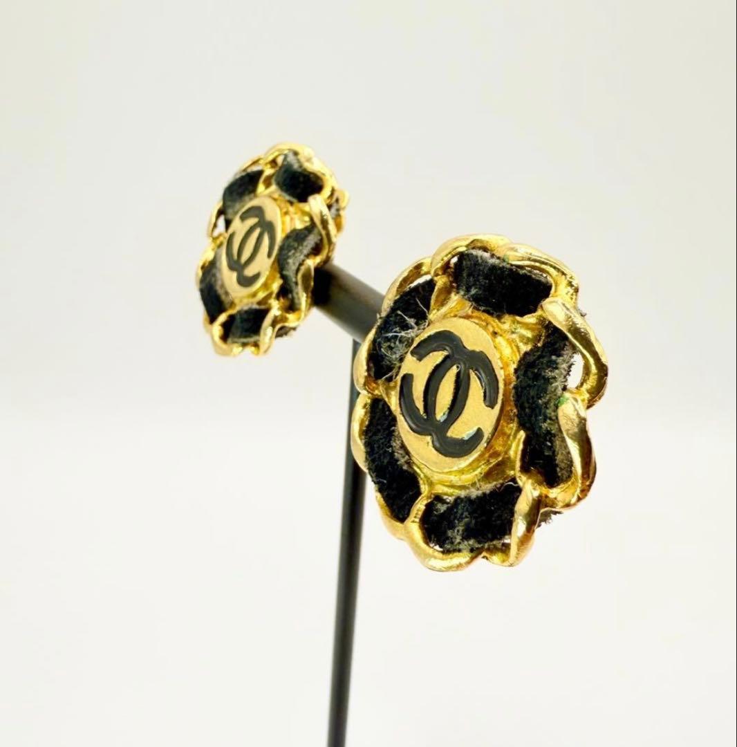 CHANEL フラワーモチーフ イヤリング CHANEL フラワーモチーフ イヤリング