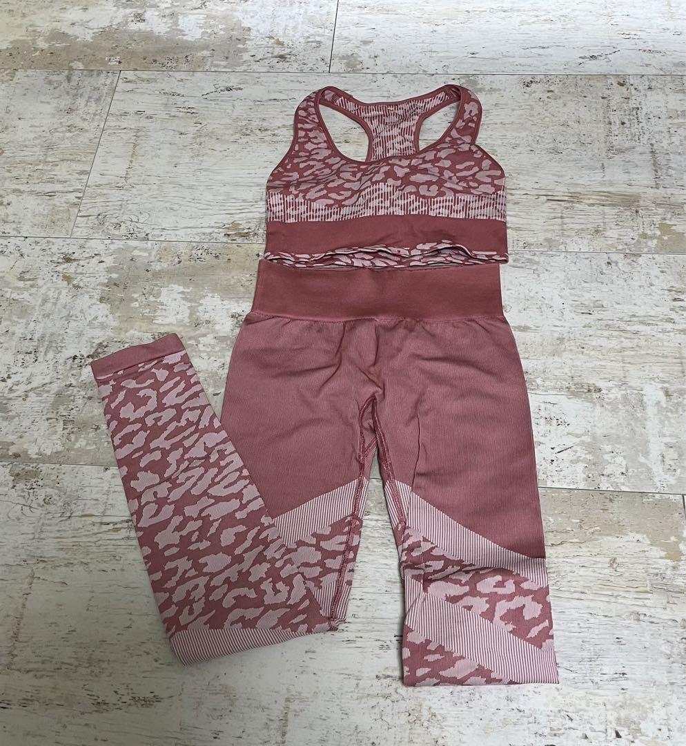 世界有名な 一月いっぱいの出品 Onzie ピンク豹柄レギンス ブラ セット