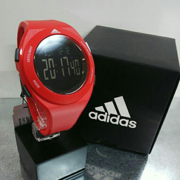 新品！adidas☆腕時計【カシオ、TIMEX、ナイキ、プーマ好きの方必見!!】