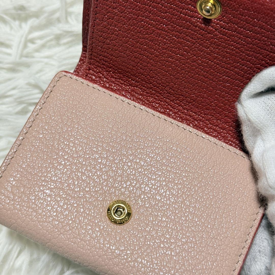 未使用級✨ミュウミュウ miumiu マドラスラブ 三つ折り財布 レザー　ピンク