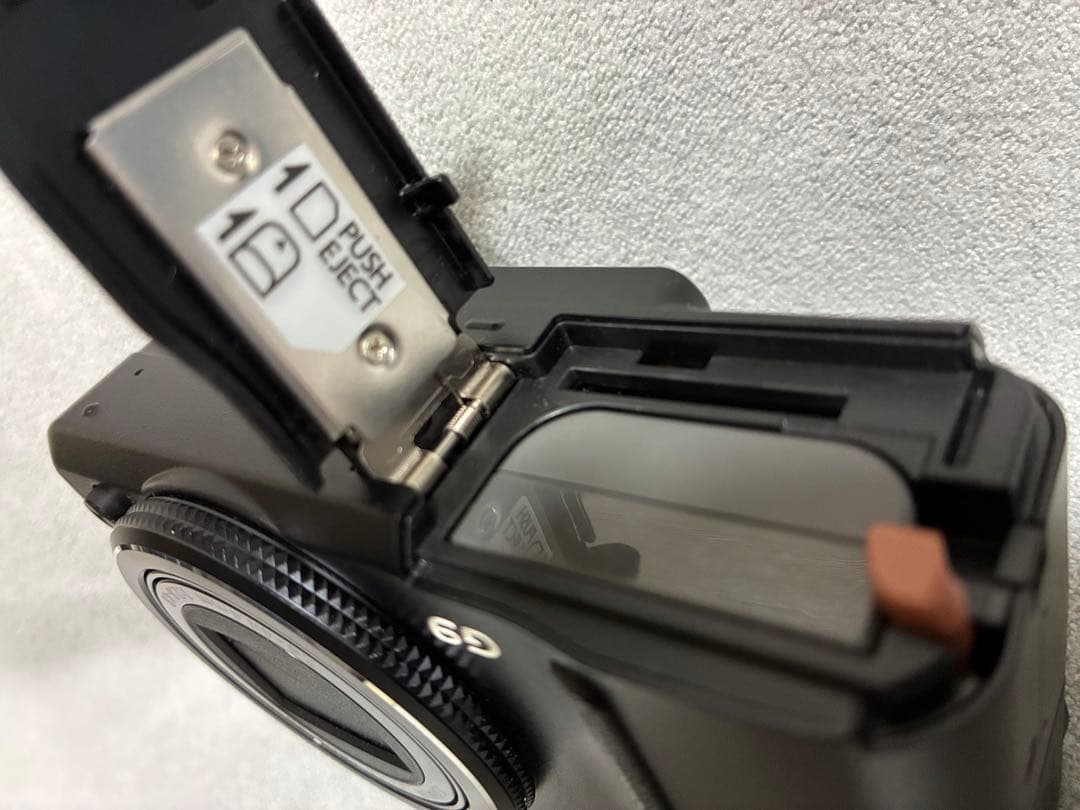 【CCD素子】Canon G9 デジタルカメラ 本体とバッテリーチャージャー付き 【CCD素子】Canon G9 デジタルカメラ 本体とバッテリーチャージャー付き