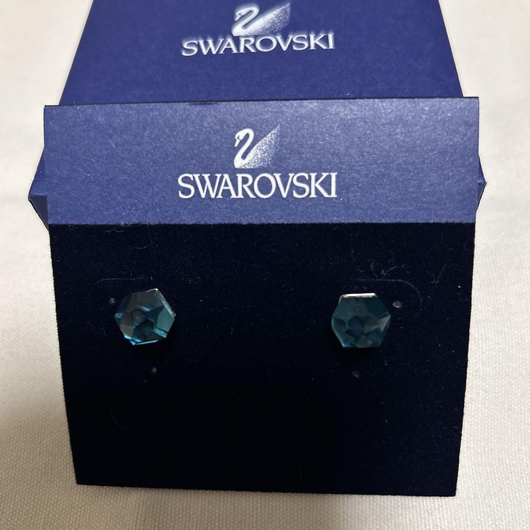新品　Swarovski 青色クリスタルピアス