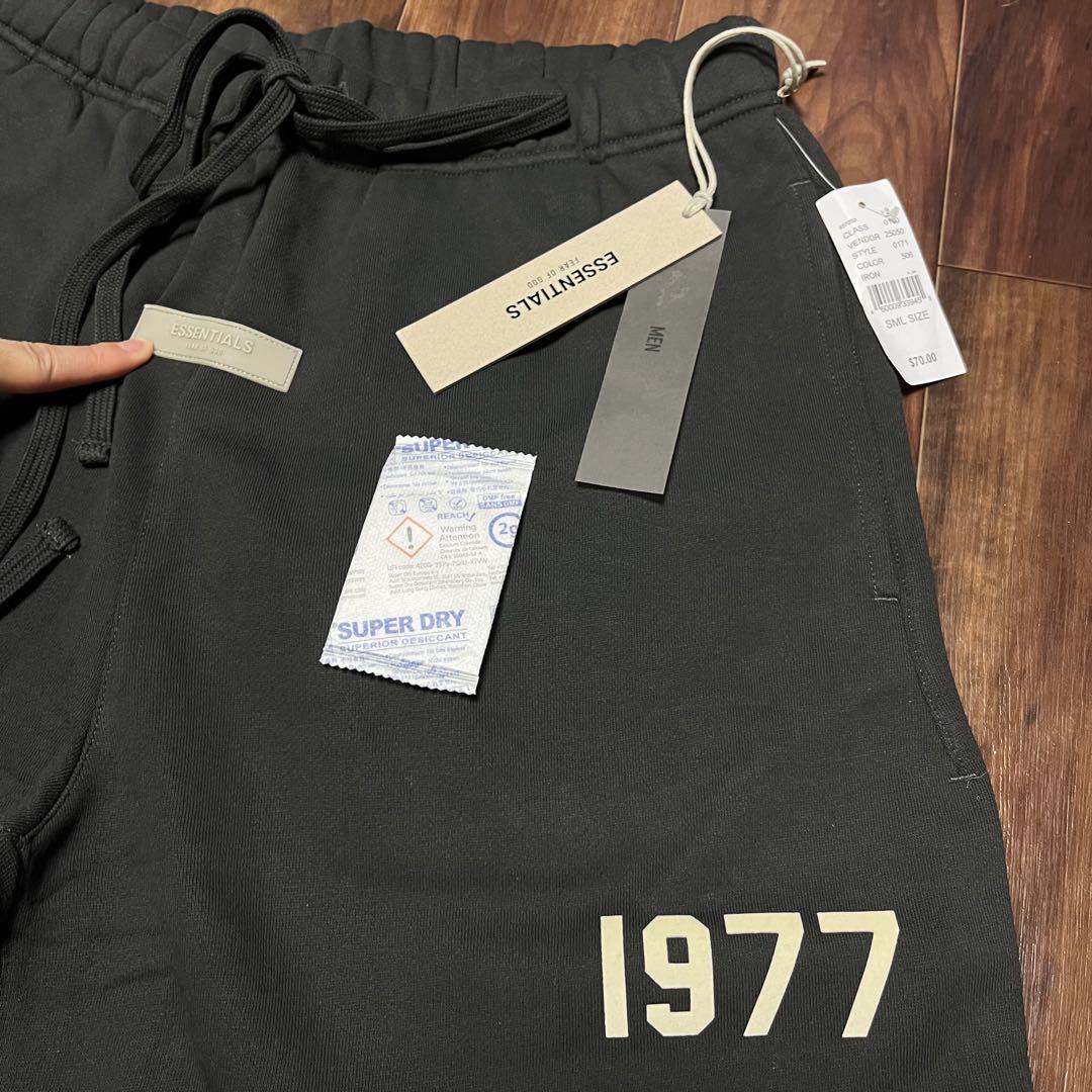 FOG Essentials 1977 ショートパンツ　ハーフパンツ　ロゴ