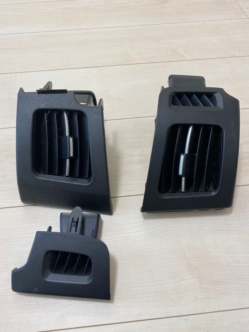 良品 プリウス30 後期 トヨタ純正 エアコン吹き出し口 3点セット ブラック 良品 プリウス30 Gs 後期 トヨタ純正 エアコン吹き出し口 3点