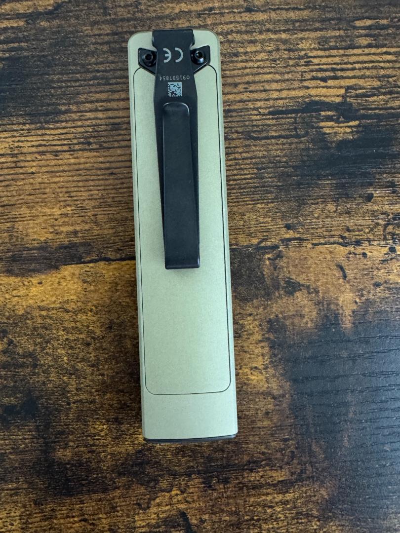 OLIGHT Arkfeld Urtla 1400ルーメン IPX7 白色