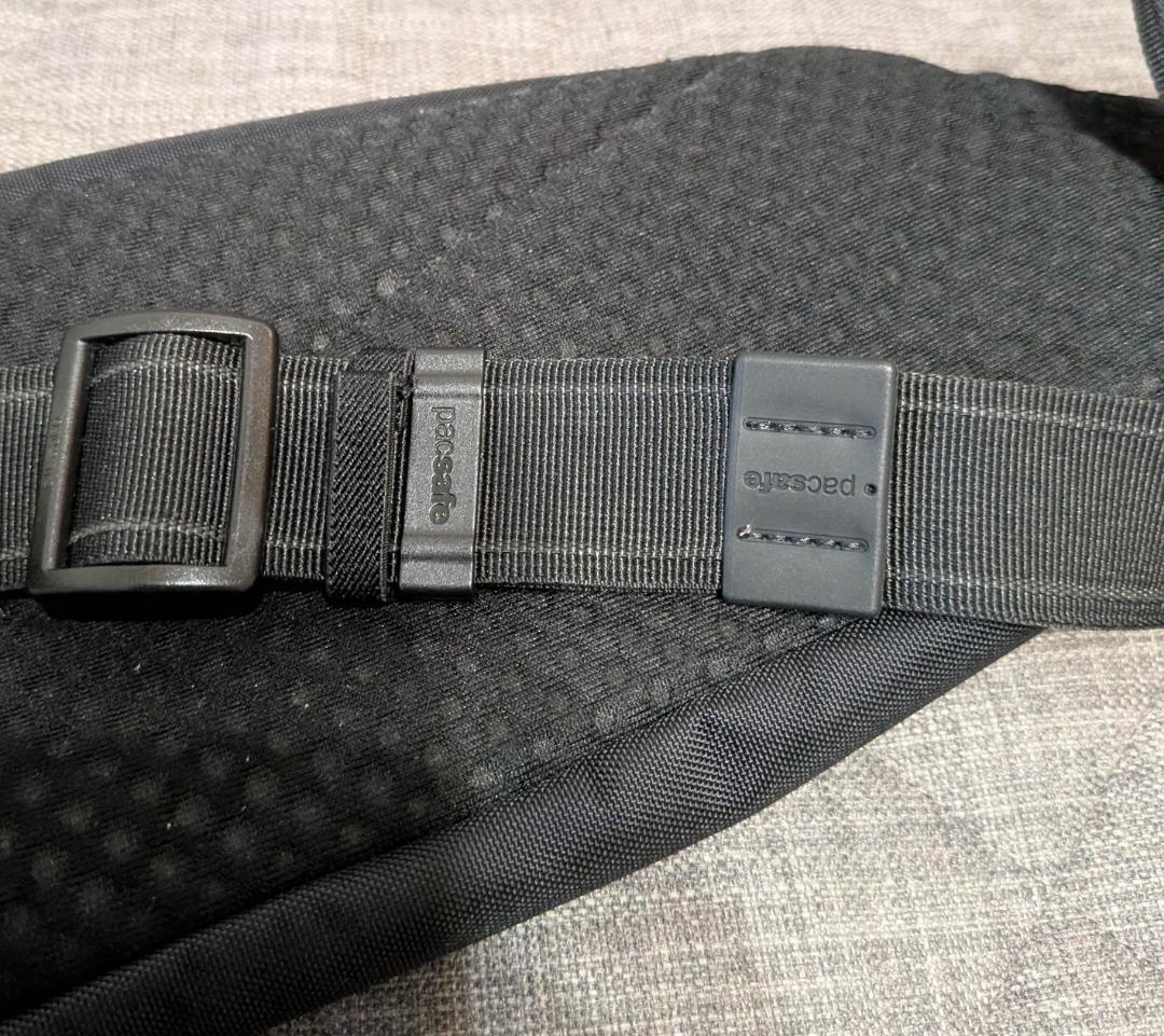 pacsafe Vibe 150 セキュアスリングバッグ 盗難防止アイディア品