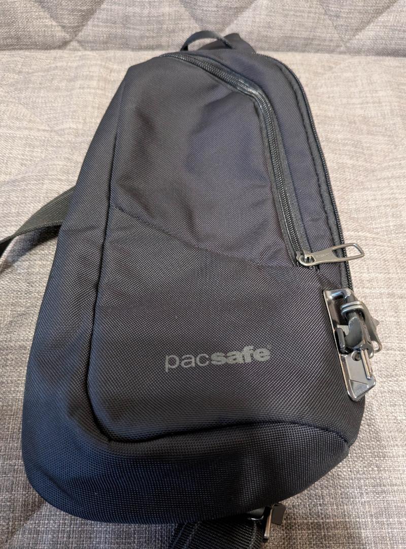 pacsafe Vibe 150 セキュアスリングバッグ 盗難防止アイディア品