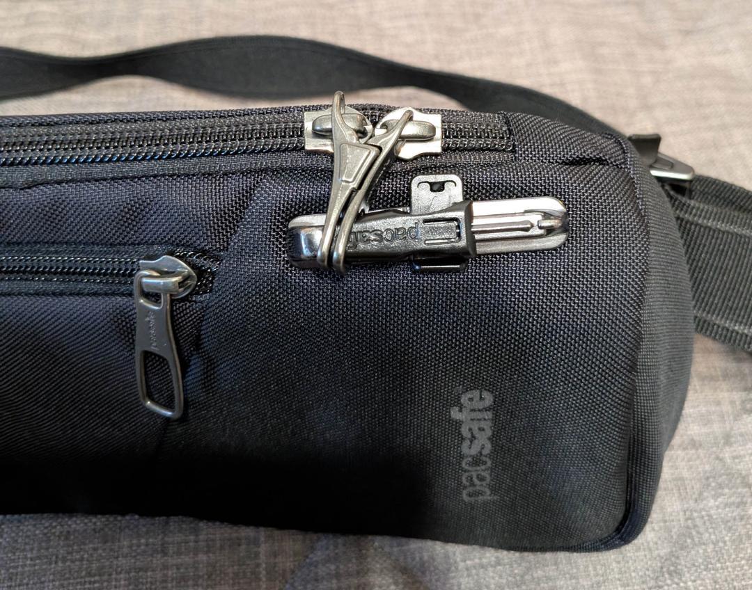 pacsafe Vibe 150 セキュアスリングバッグ 盗難防止アイディア品