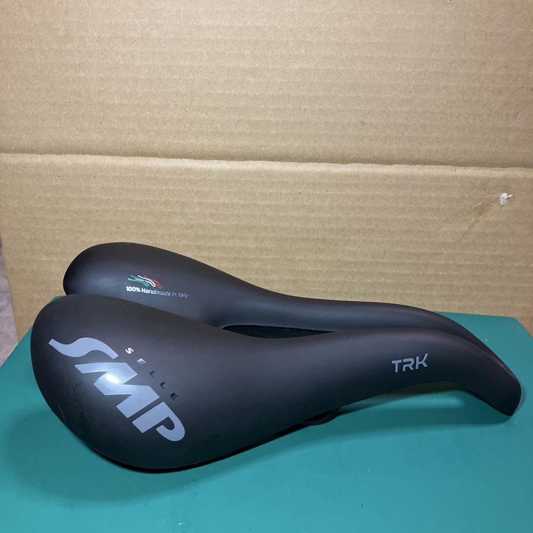 SELLE SMP TRK MEDIUM BLACK MATTサドル