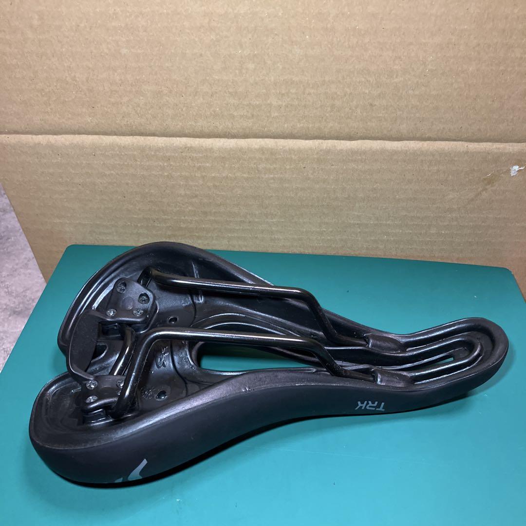 SELLE SMP TRK MEDIUM BLACK MATTサドル
