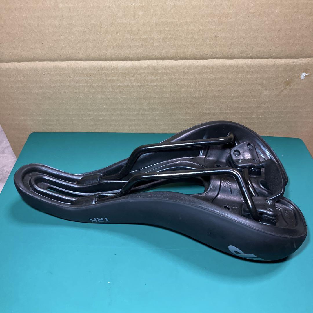 SELLE SMP TRK MEDIUM BLACK MATTサドル