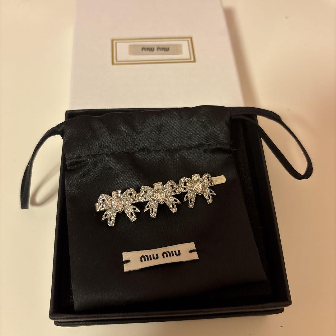 miumiu クリスタル ヘアクリップ - メルカリ