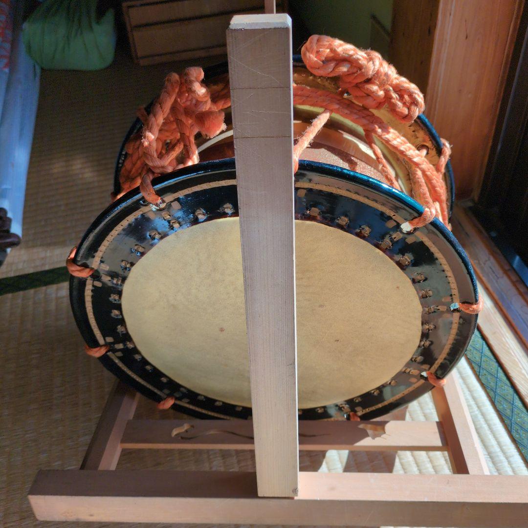 締太鼓　 和太鼓　紐締め 伝統工芸品　くりぬき胴　2台セット Amazon | 締太鼓35cm(ひも締め・くりぬき胴) 立台座セット