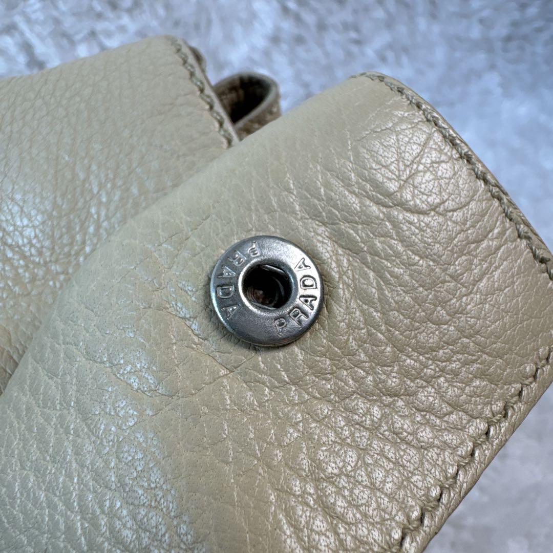 希少 PRADA プラダ トートバッグ 三角プレート オールレザー