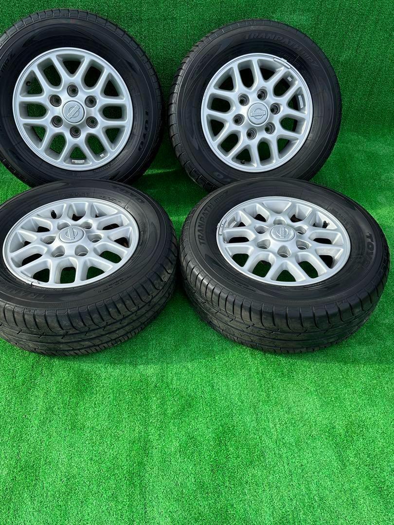 日産純正アルミホイール/タイヤセット215/65R15です。