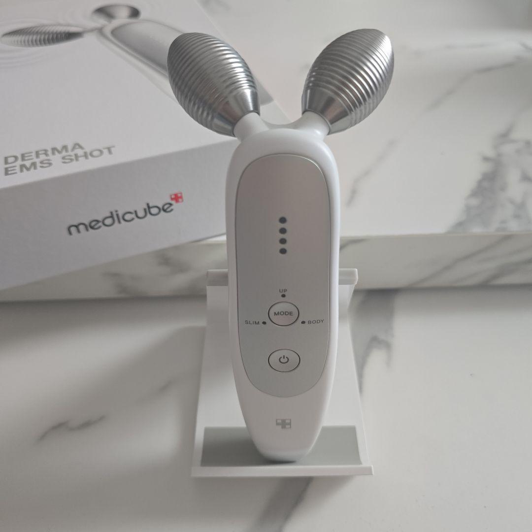 medicube DERMA EMS SHOT 美顔器 スタンド付き