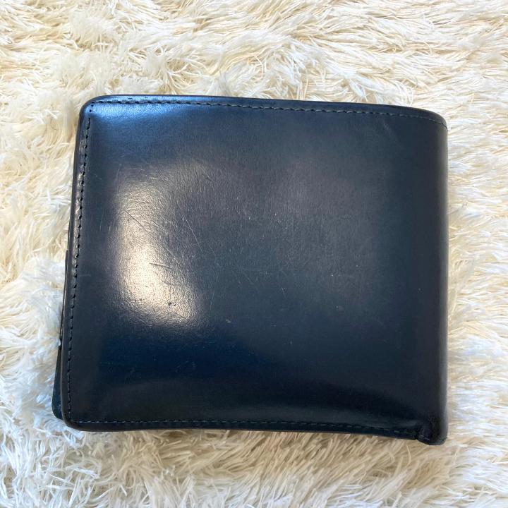 二つ折りレザー財布