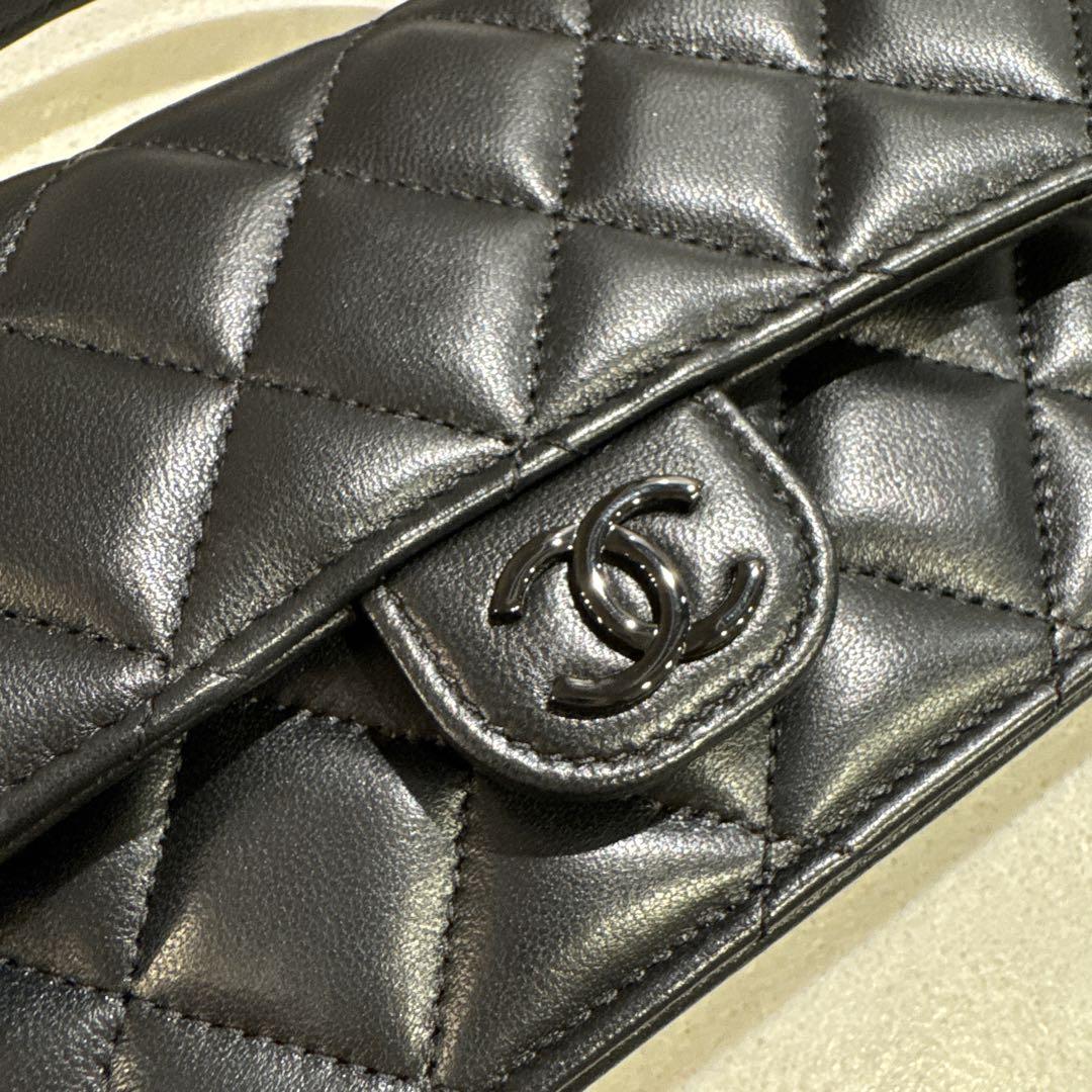 希少⭐︎CHANELトップハンドル付フラップフォンケースソー
